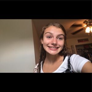 Meet your Posher, Emilee